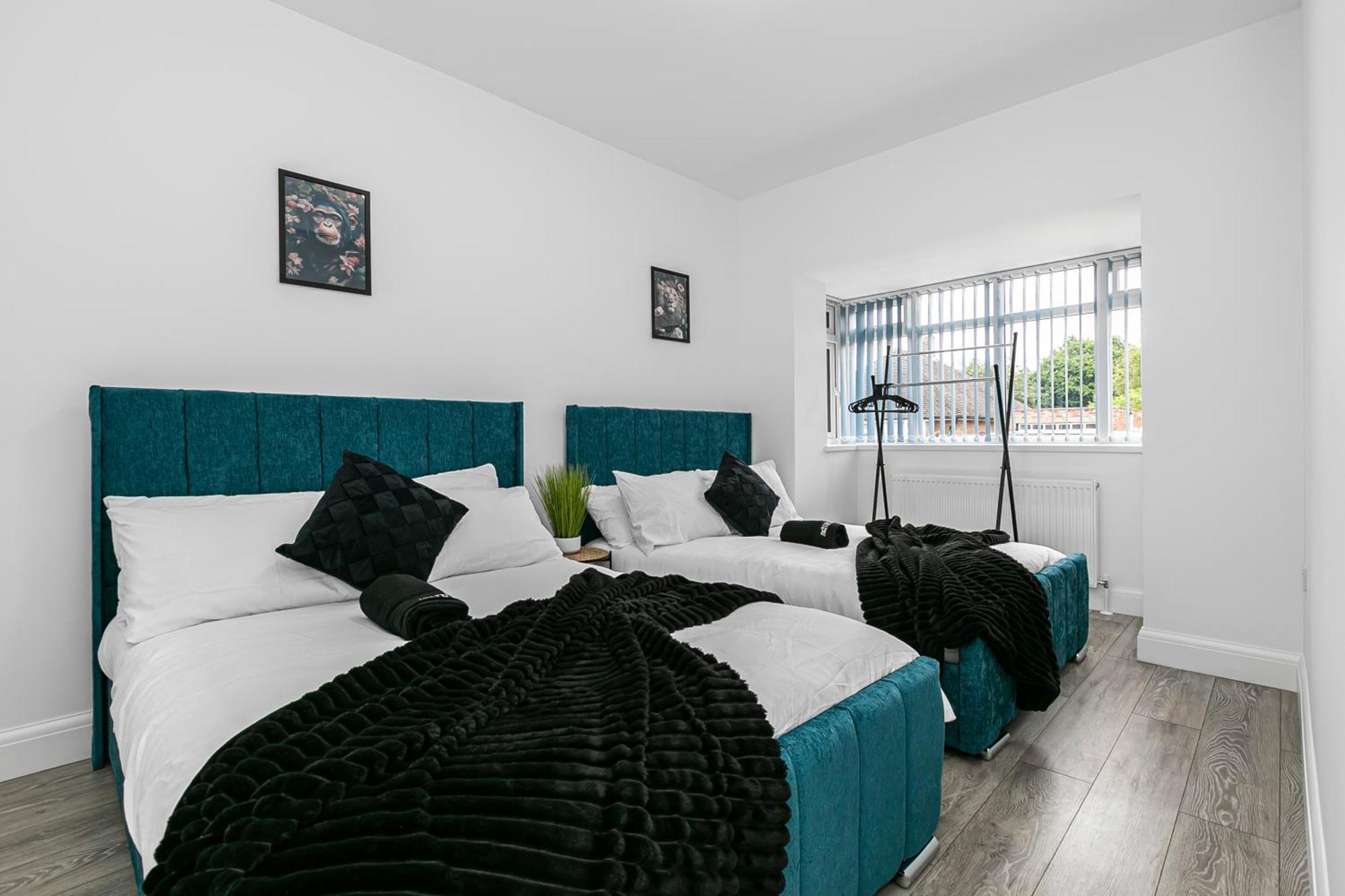 Spacious Detached House With 7 Beds Includes Ping Pong And Pool Table Sleeps 14 Free Parking Casa vacanze *
