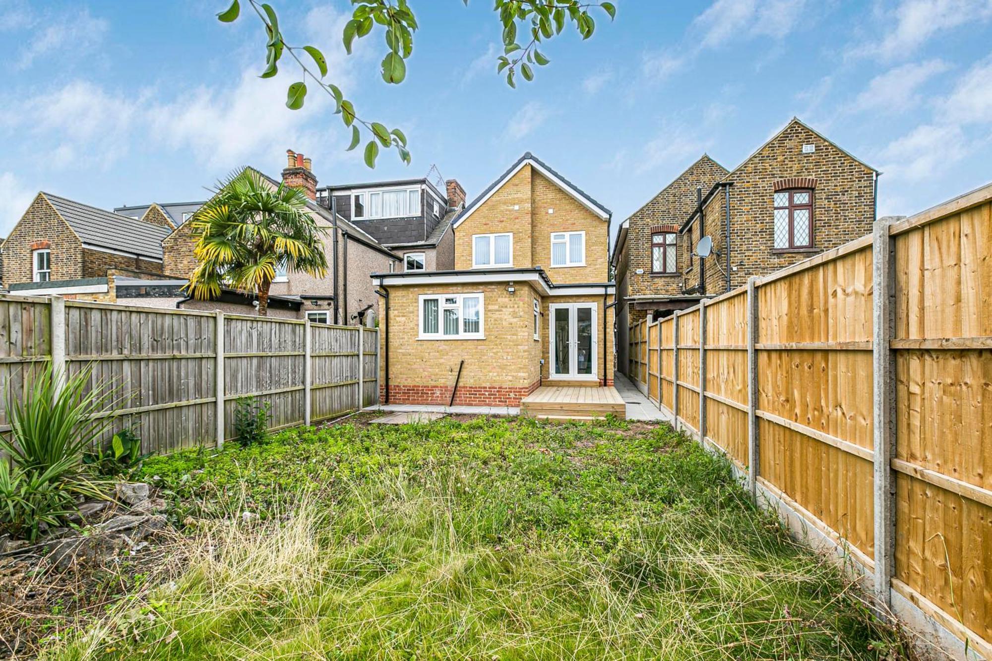 Spacious Detached House With 7 Beds Includes Ping Pong And Pool Table Sleeps 14 Free Parking *